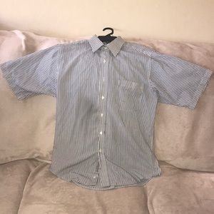 Windridge medium 16” button down blue and white damaged 💕